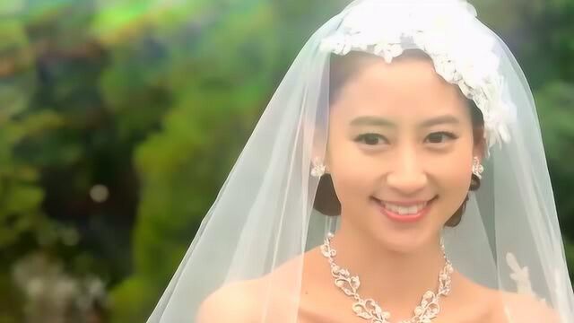 本小姐乃白鸟丽子:男孩抢婚成功,开心的抱着女孩,女孩也觉得自己是最幸福的