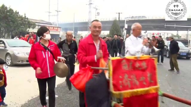 福建龙海市角美镇农村游神民俗,要在村里绕一圈,你家乡有这样吗