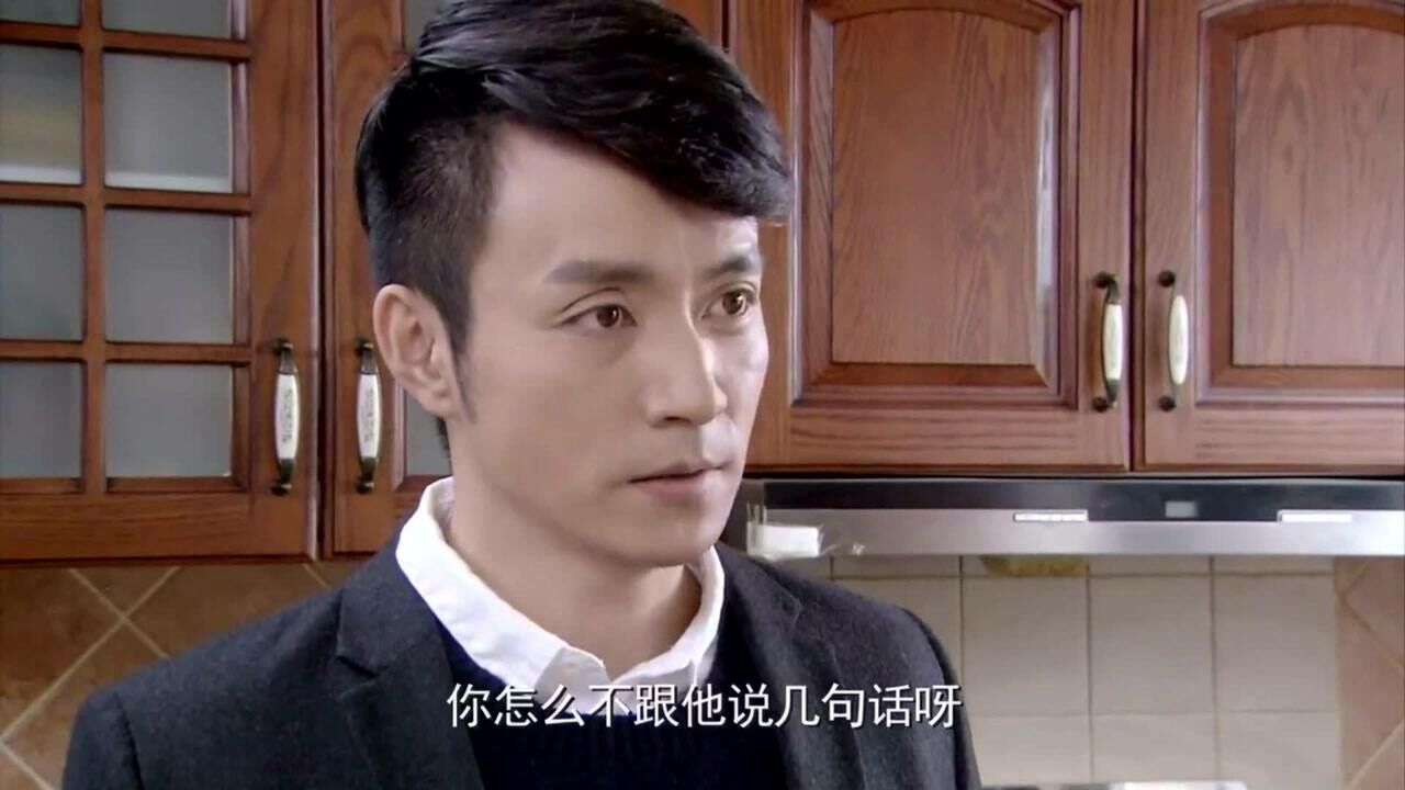 苦乐村官万喜回家了解情况同妈妈一起找万乐不容易啊