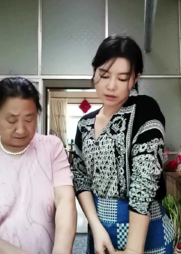嫂子来家包饺子，不知道用什么做的，味道感觉怪怪的！