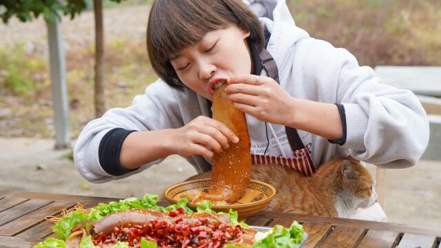 秋妹花500元,卤一大盘牛皮卷,淋上四川油辣子,鲜香软糯不摆了