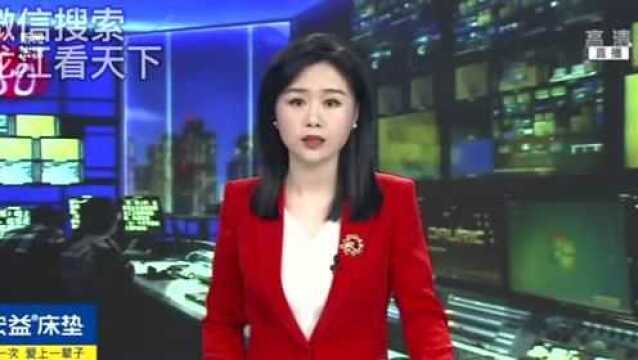 哈尔滨一男一女发丝凌乱被警察从被窝里抓走