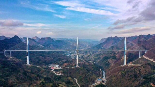 中国基建太牛了,把桥都建到云端上去了?修建难度简直没法说