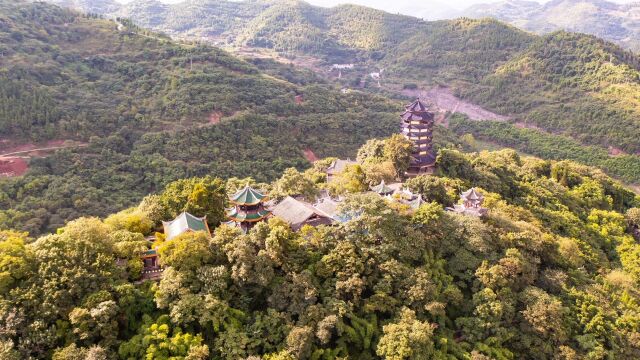 实拍重庆丰都鬼城,看下真实的鬼城是什么样子,天黑前必须离开