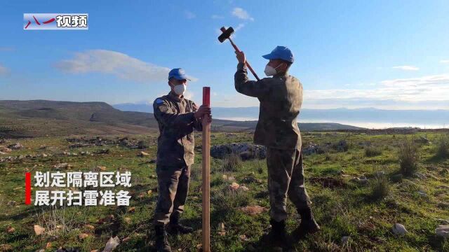 我赴黎维和工兵分队紧急开辟通道 守护黎人民财产安全