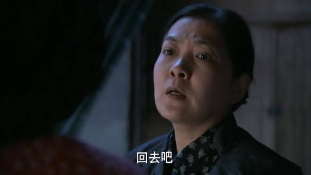 大喜日子新娘被新郎吓跑,老妈亲自教她,跨过那道坎