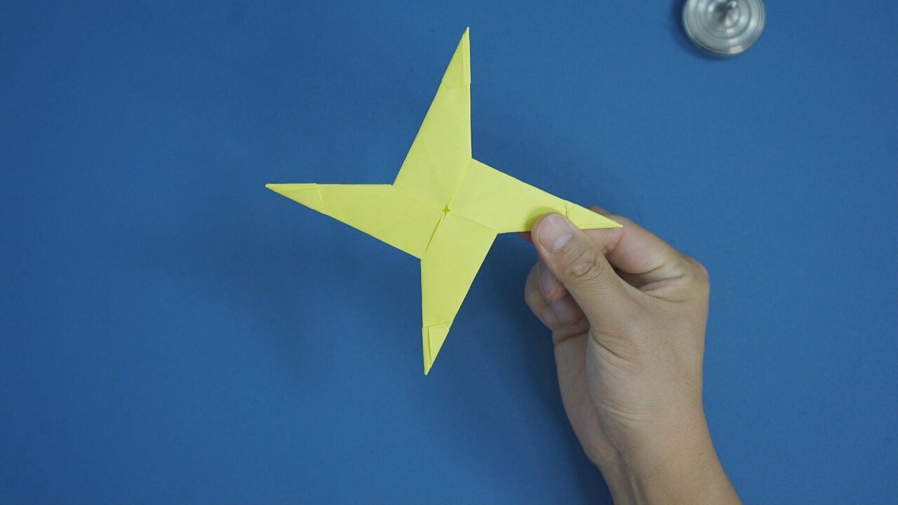 能飞回手里的折纸回旋镖!怎样用一张纸纯折十字星回旋镖