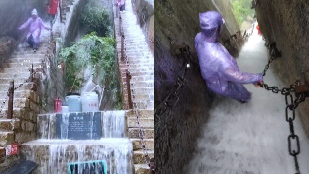 爬华山突降暴雨,雨水如瀑布从脚底穿过,游客紧抓铁链不敢放手