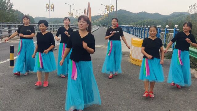 山七镇梅方村舞蹈队《快乐桑巴》施申财拍摄