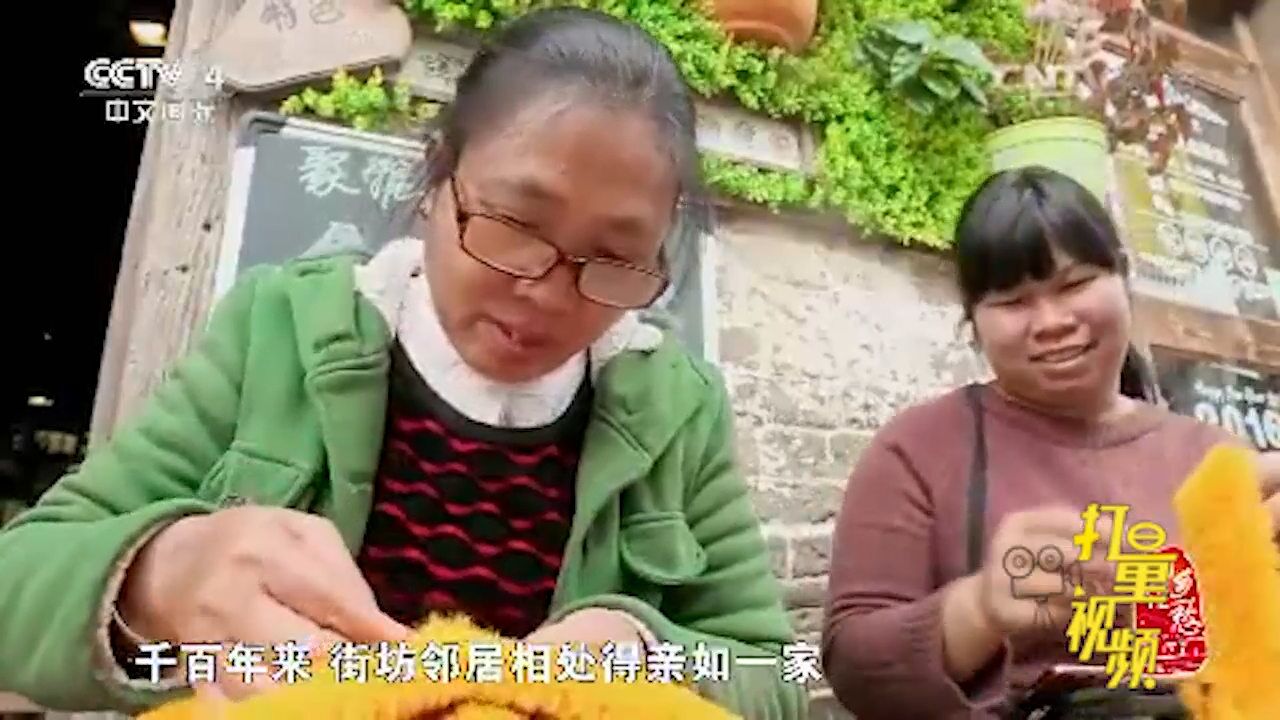 外地老人搬到古镇,古镇人无私照料为他养老送终!