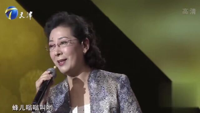 歌唱家关牧村演唱《校园多美好》,歌声富有韵味,十分好听丨你看