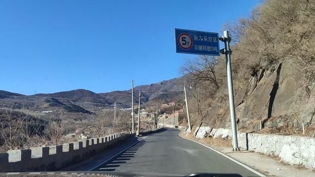 山里面路上立春风景!