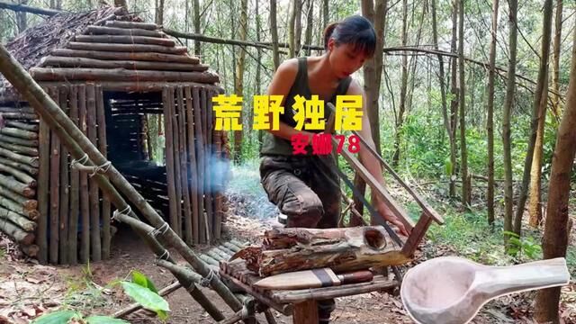 安娜的荒野生活,度假小屋的愉快一天,享用美味的肉卷 #荒野独居 #野外建造 #解压