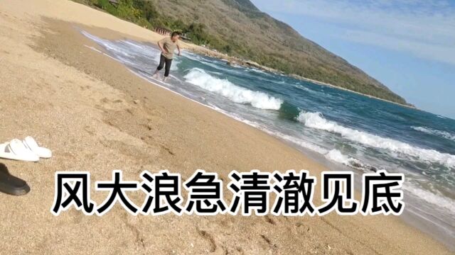 三亚市南山景区空气优良,沙滩干净无污染,海水清澈见底.