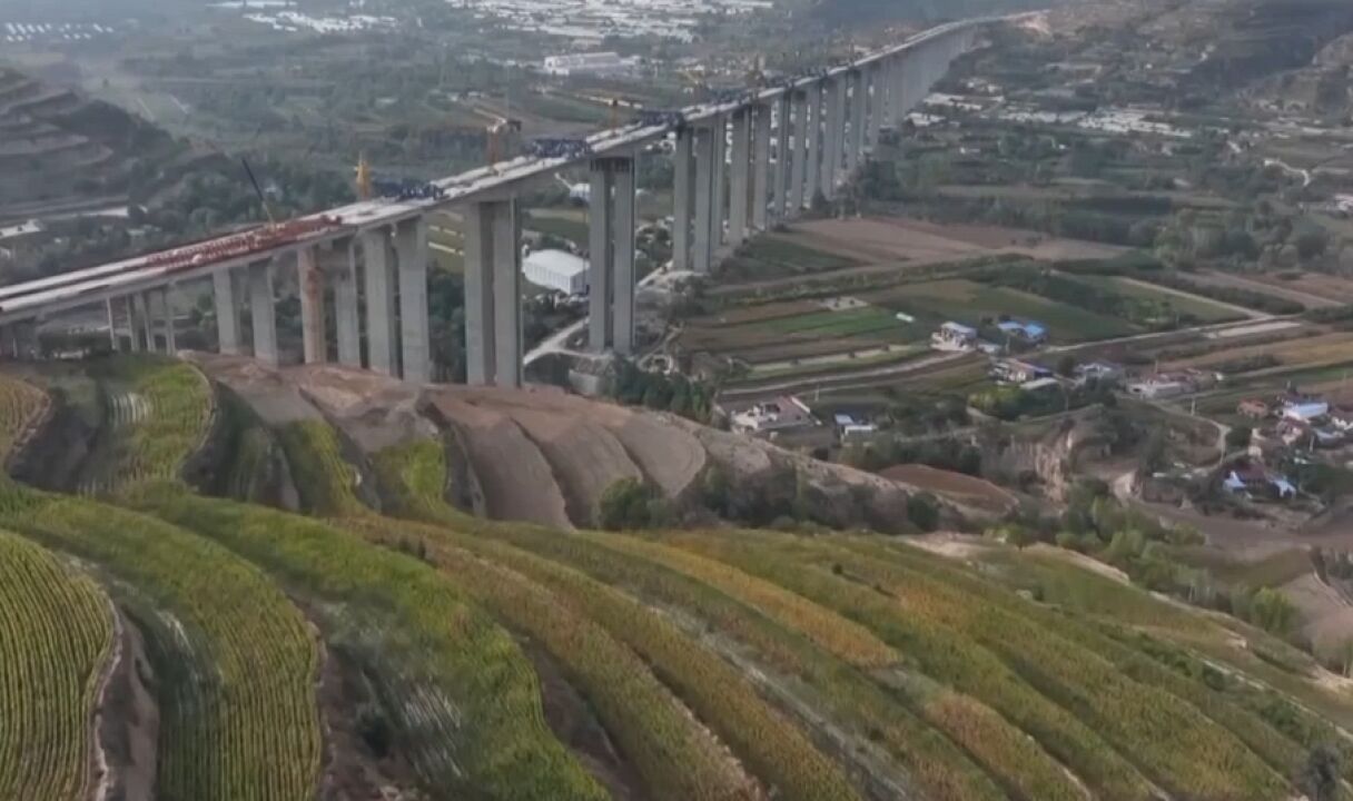 银昆高速公路友联红河特大桥主体完工