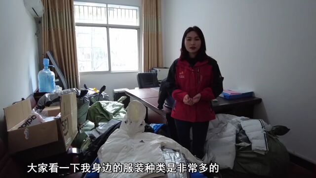 直播带假货!几十元的衣服贴上品牌标志后卖上几百元......