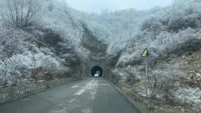 最好的时间在路上,一路向阳2023.2.25南太行雪景 #雪景写真 #家乡雪景 #看雪景 #冬雪 #一起看雪 #雾凇美景