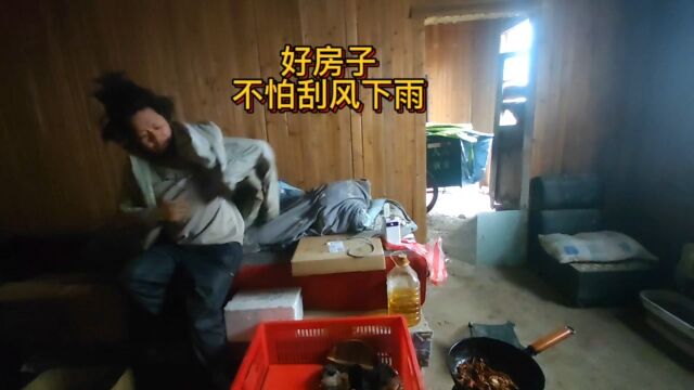 装修这么豪华的废弃房、就像别墅一样、让人不舍离去