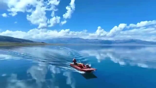 新疆赛里木湖(Sayram Lake)是新疆大西洋暖湿气流最后眷顾的地方,所以这里是“大西洋最后一滴眼泪”