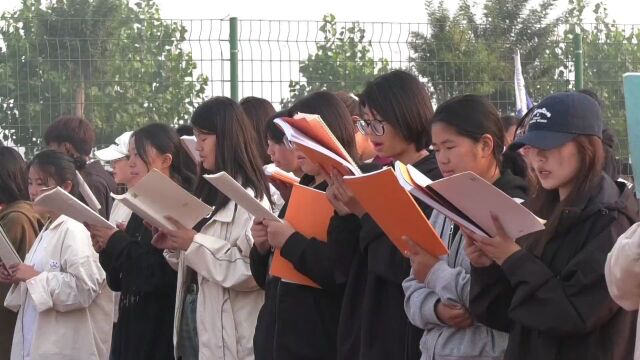 在河北外国语学院的校园里种出了“75朵语言之花”