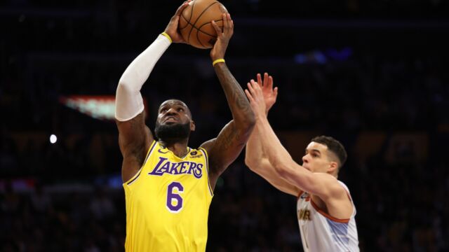 单节21分迎里程碑！詹姆斯季后赛突破8000分 乔丹第二仅5987分