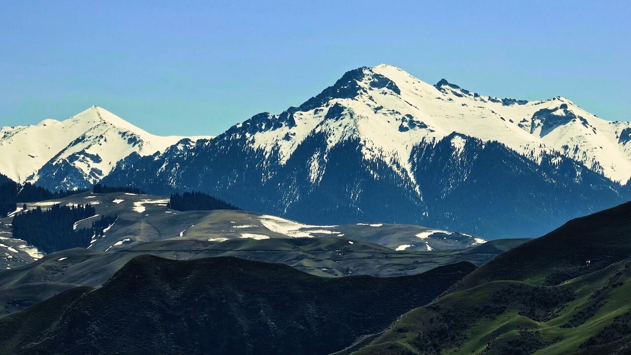 千城胜景|新疆呼图壁县:“天山地理画廊”景色瑰丽