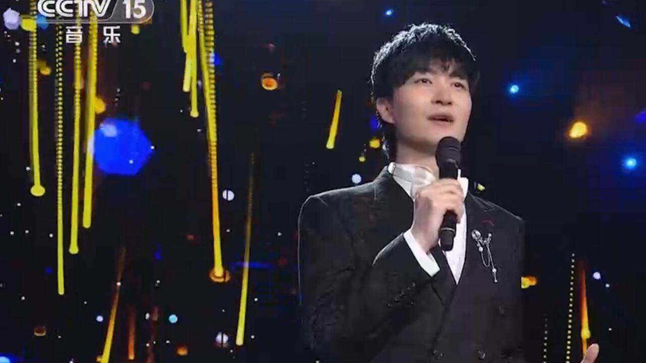 袁广泉演唱《她真漂亮》,旋律动听,歌声迷人