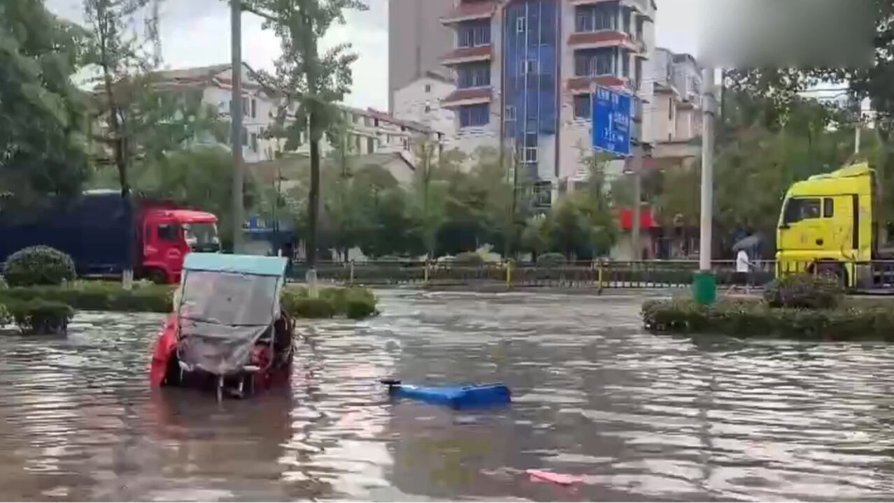 江西吉安:强降雨致部分区域发生内涝