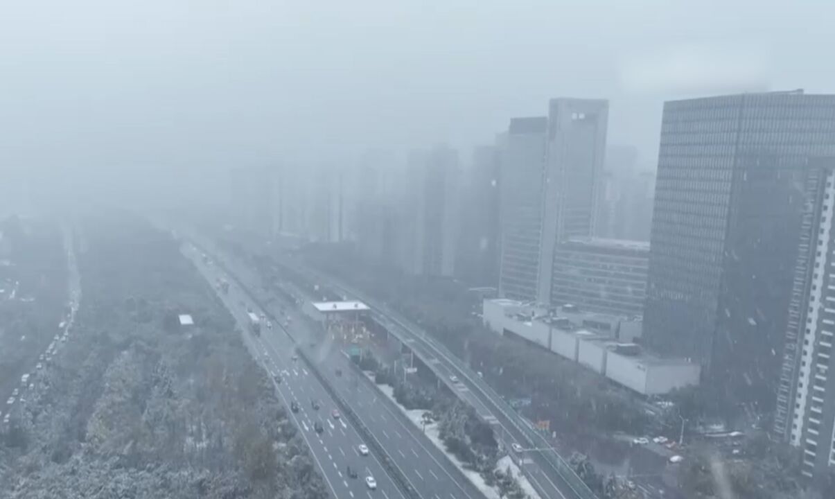 陕西:西安迎今冬首场降雪