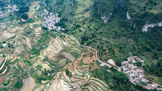 贵州:建好农村公路 为乡村振兴提速