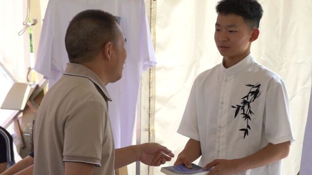 大连太阳谷(华夏)学校举办校园爱心义卖培植学生公益心