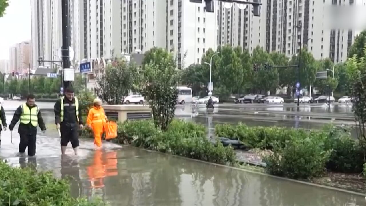 河北石家庄:坚守岗位保障安全,各部门全力应对强降雨