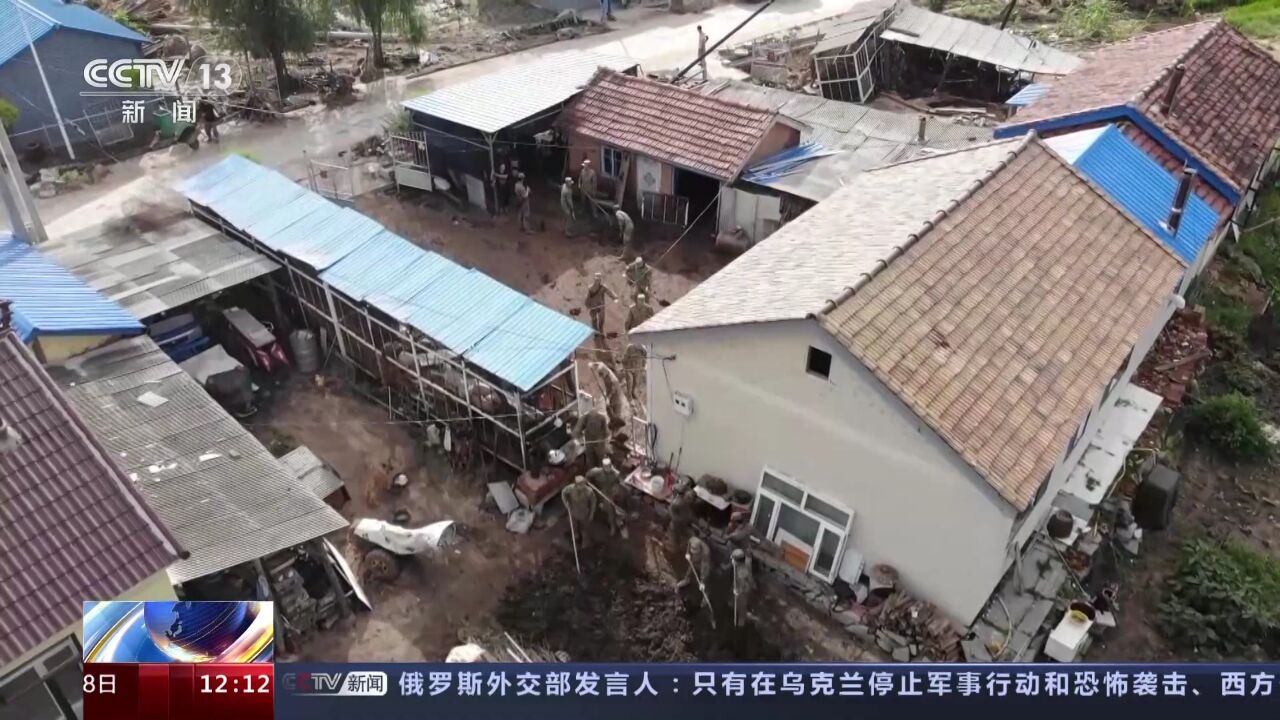 吉林舒兰千名官兵奋力疏通道路持续救援