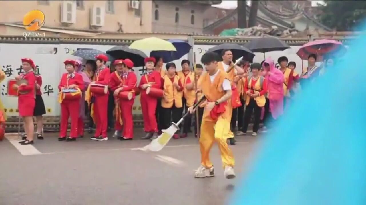 安海民俗踩街活动“闹热”登场 古镇“沸腾”