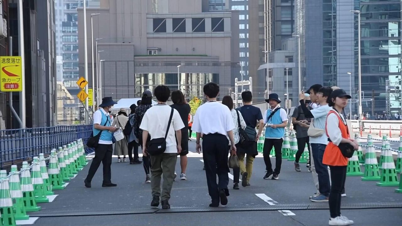 日本东京举行“高架道路散步”活动