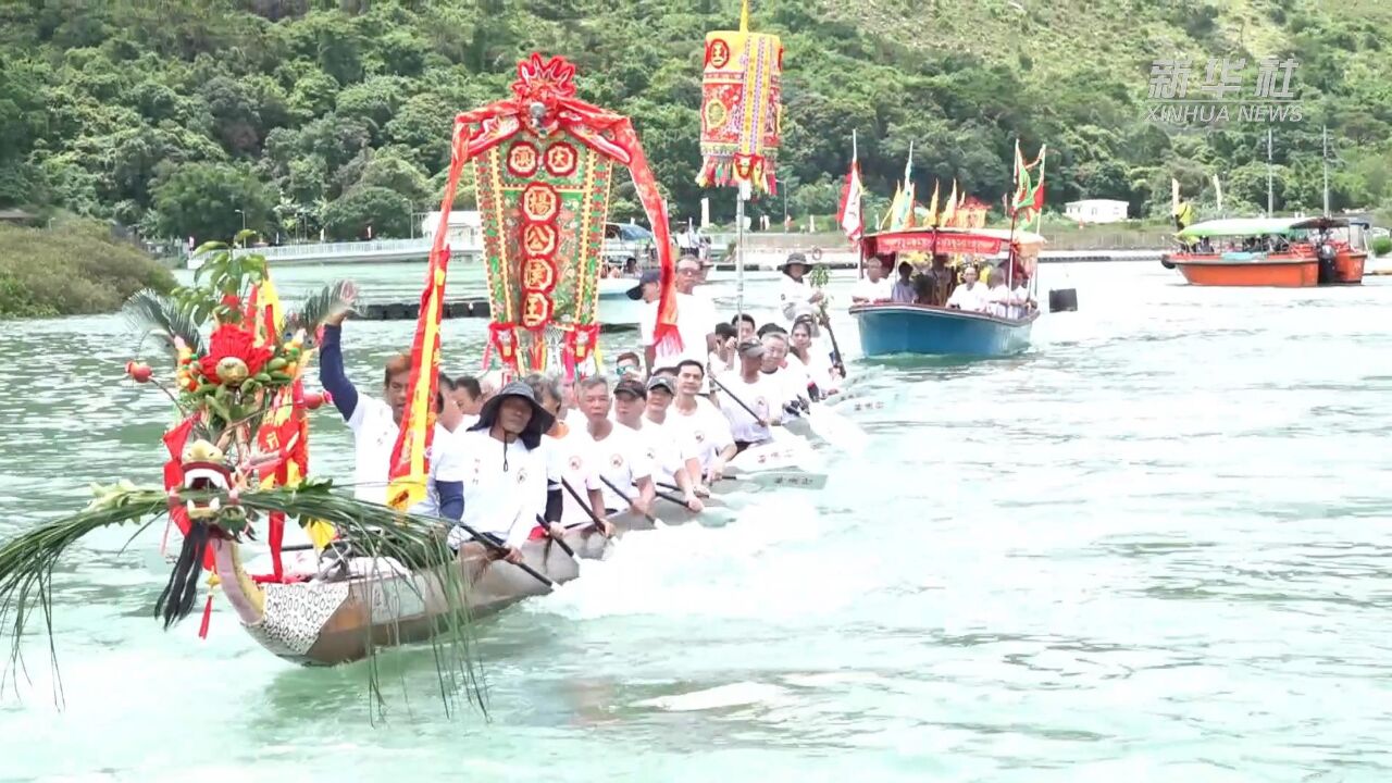 香港大澳举办龙舟游涌活动迎端午