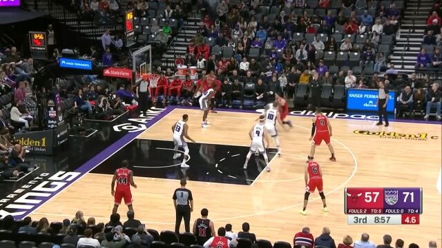 巴恩斯三分手起刀落 拉文极限后仰以牙还牙