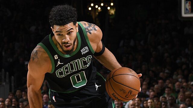 塔图姆vs国王集锦 17投10中得到30分8篮板4助攻1抢断