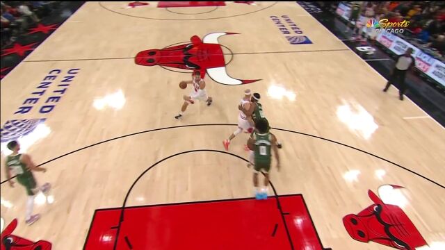 我真就以为扣了 武切维奇大步流星上篮得手