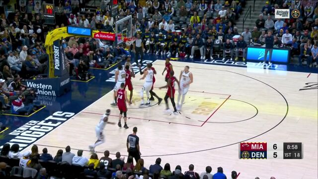 四两拨千斤 约基奇转身中投出手轻松命中