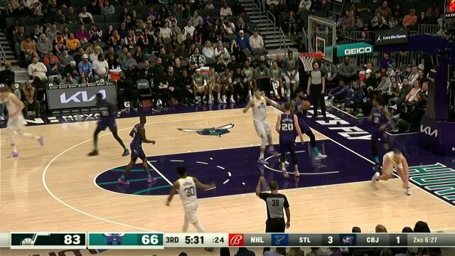 像个后卫一样突破上篮 奥利尼克展现全能身手