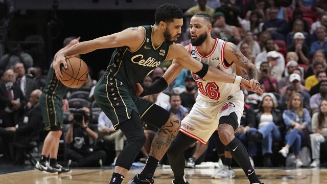 凯尔特人95-98热火 塔图姆空砍31分关键失误葬送比赛