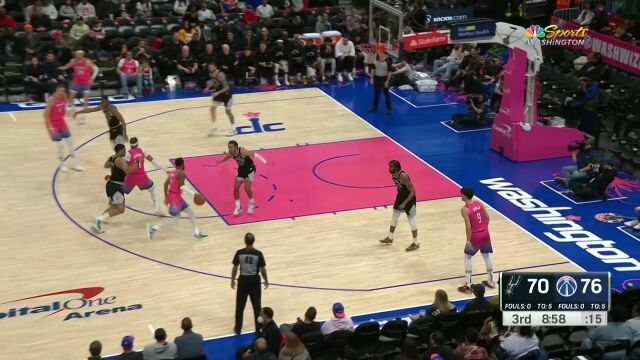 化身吃饼大师 加福德飞天遁地空接暴扣