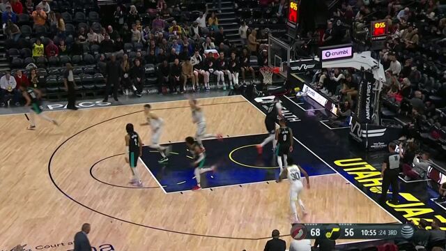 一言不合扣篮！奥利尼克助飞马尔卡宁双手灌筐