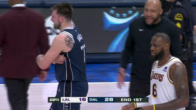 我记住你了！哈达威拔地而起巴掌大帽将詹姆斯拒之门外