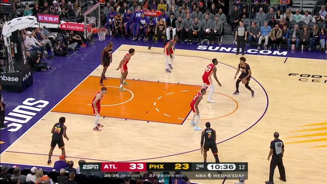 启动突破甩开防守 约翰逊变向突破无视奥孔古打成2+1