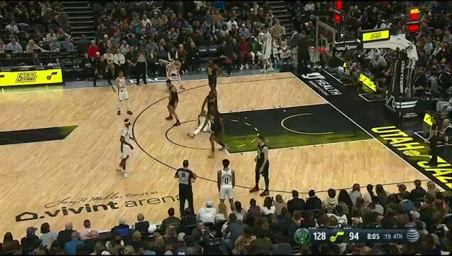 NBA常规赛：雄鹿vs爵士第4节英文原声回放