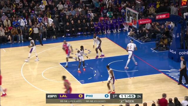 疯狂轰炸击破湖人防线 恩比德首节出战12分钟砍下20分