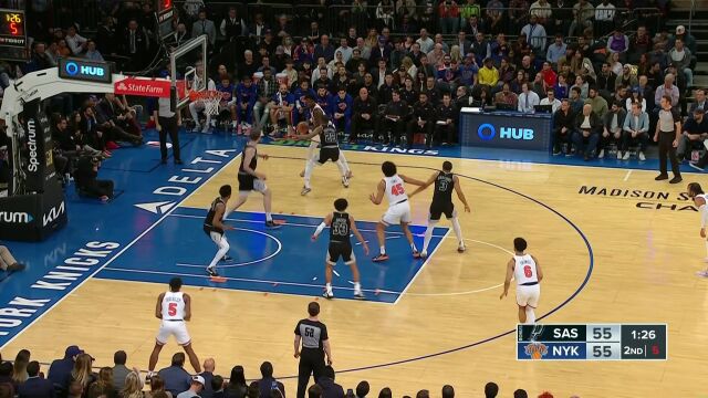 把防守阅读得明明白白！兰德尔经验老到见招拆招打进2+1