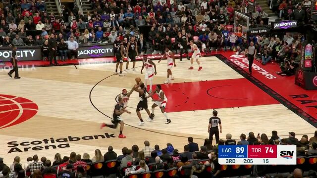 完美卷切战术！鲍威尔机智跑位化身油漆区杀手